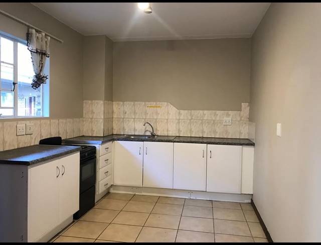 2 BEDROOM FLAT RENTED IN KEMPTON PARK CENTRAL